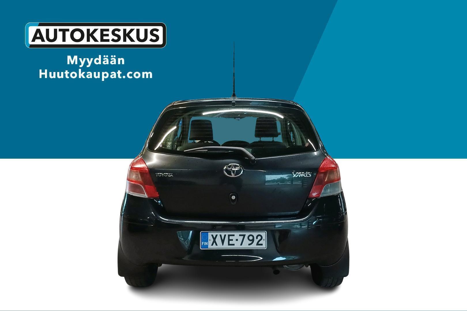 TOYOTA Yaris 2010