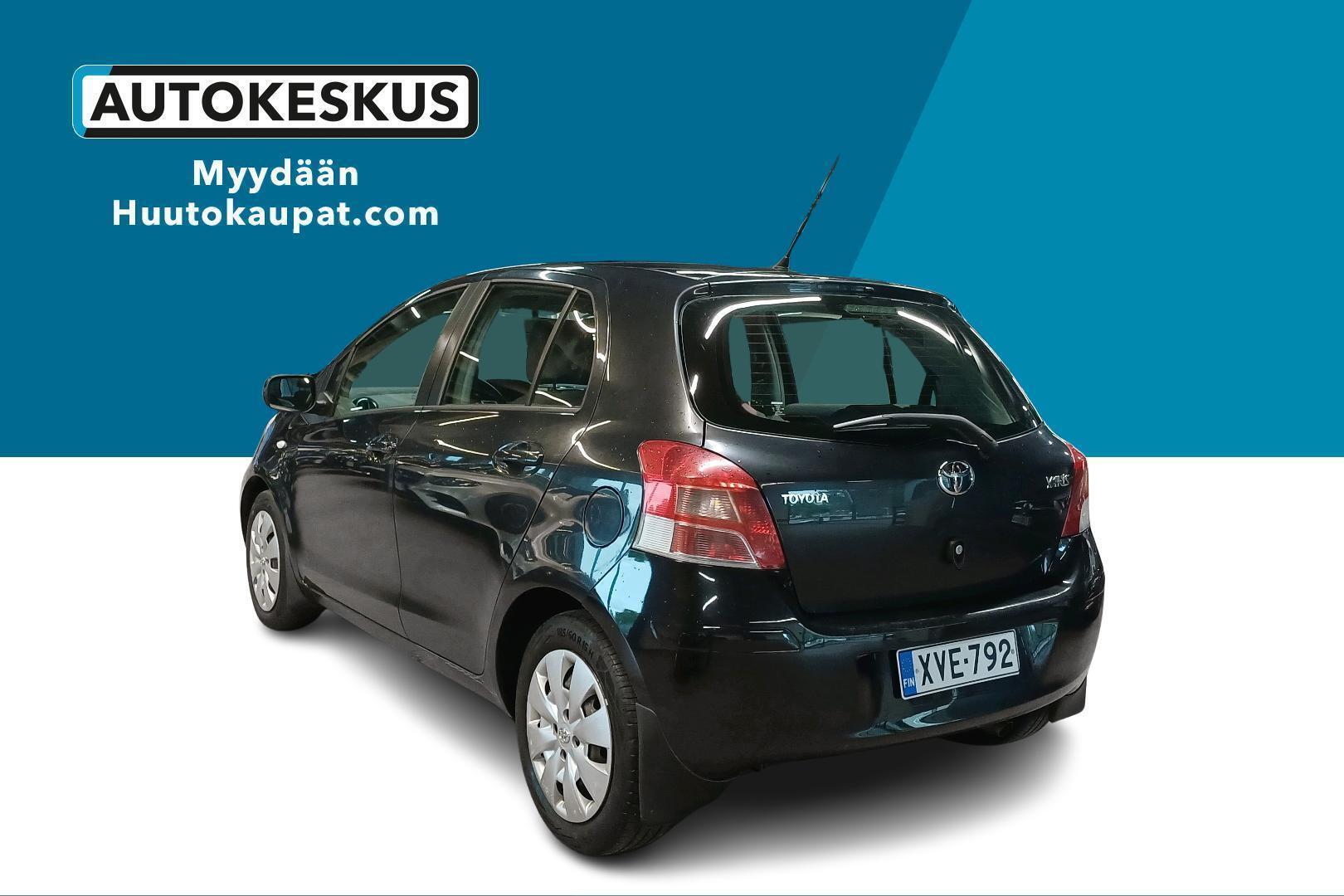 TOYOTA Yaris 2010
