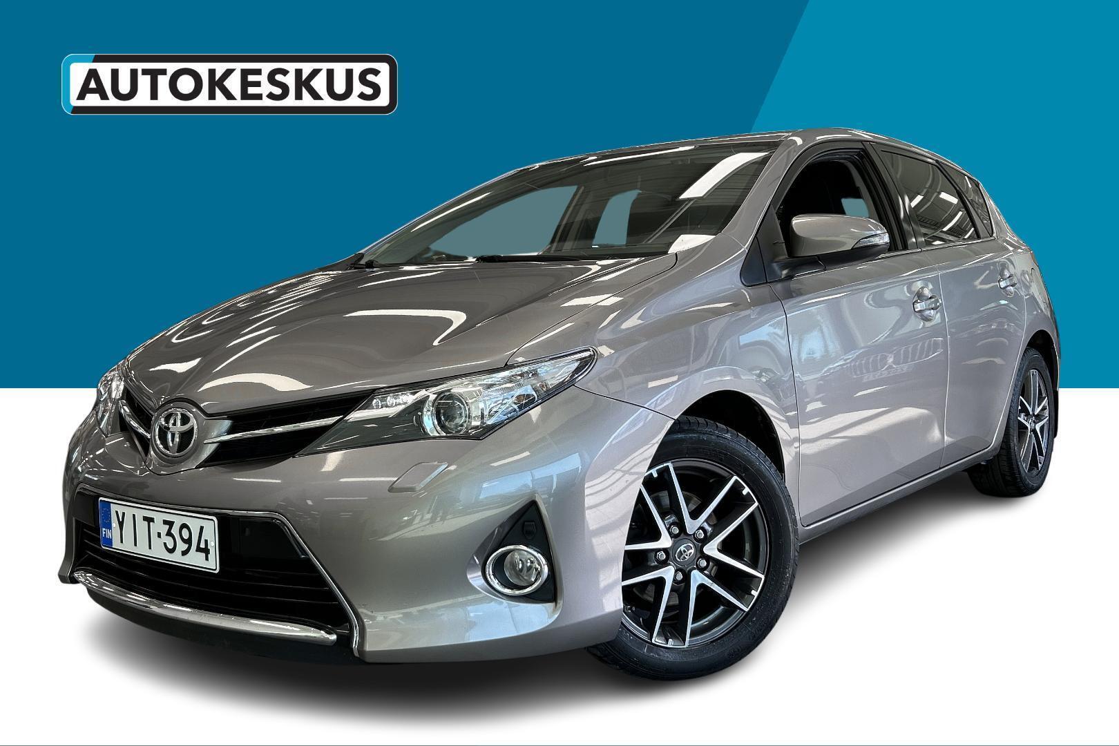 TOYOTA Auris 2015