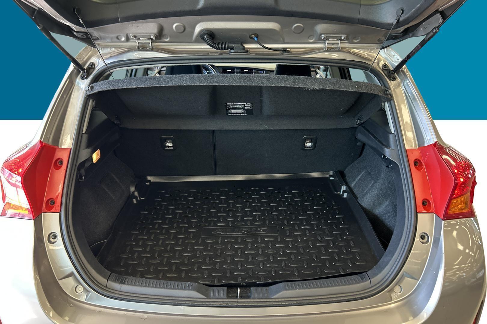 TOYOTA Auris 2015