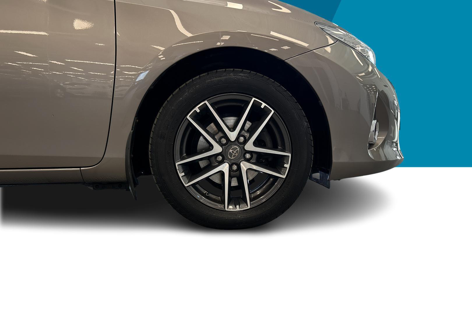 TOYOTA Auris 2015