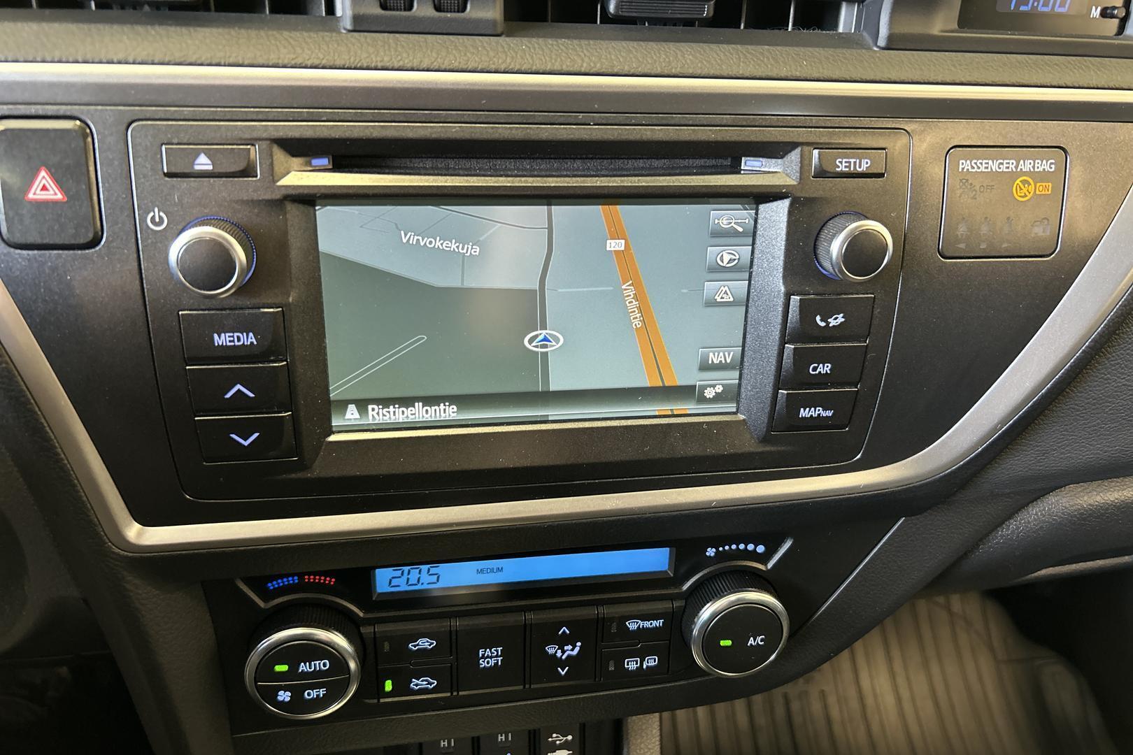 TOYOTA Auris 2015
