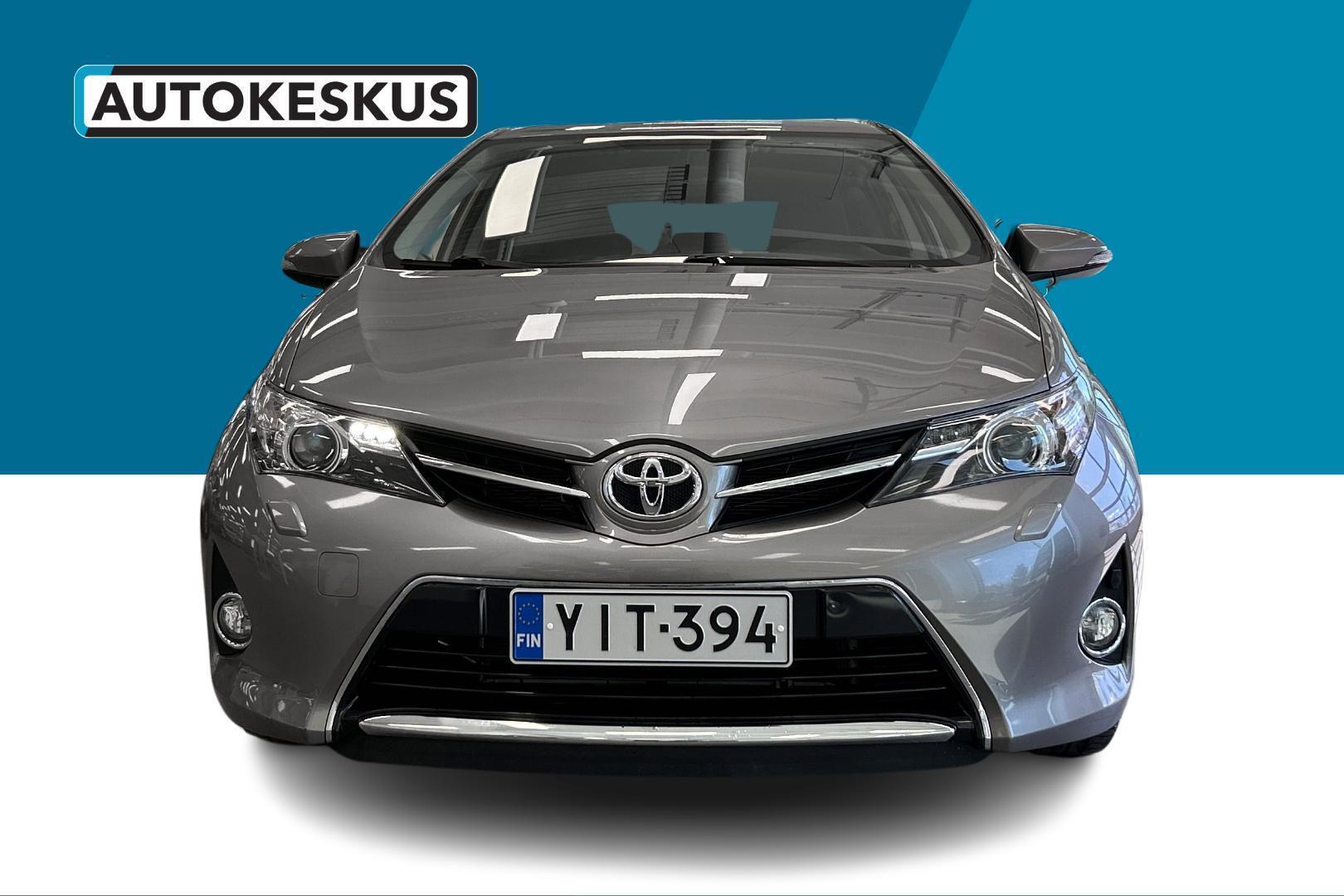 TOYOTA Auris 2015