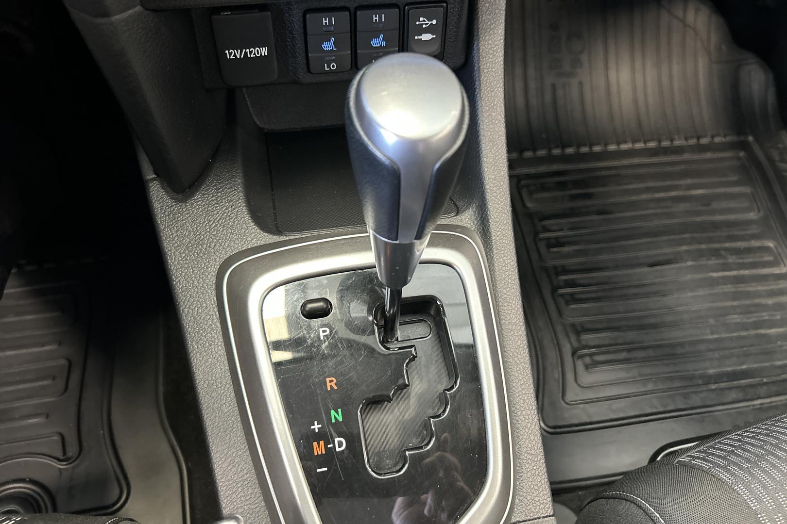 TOYOTA Auris 2015