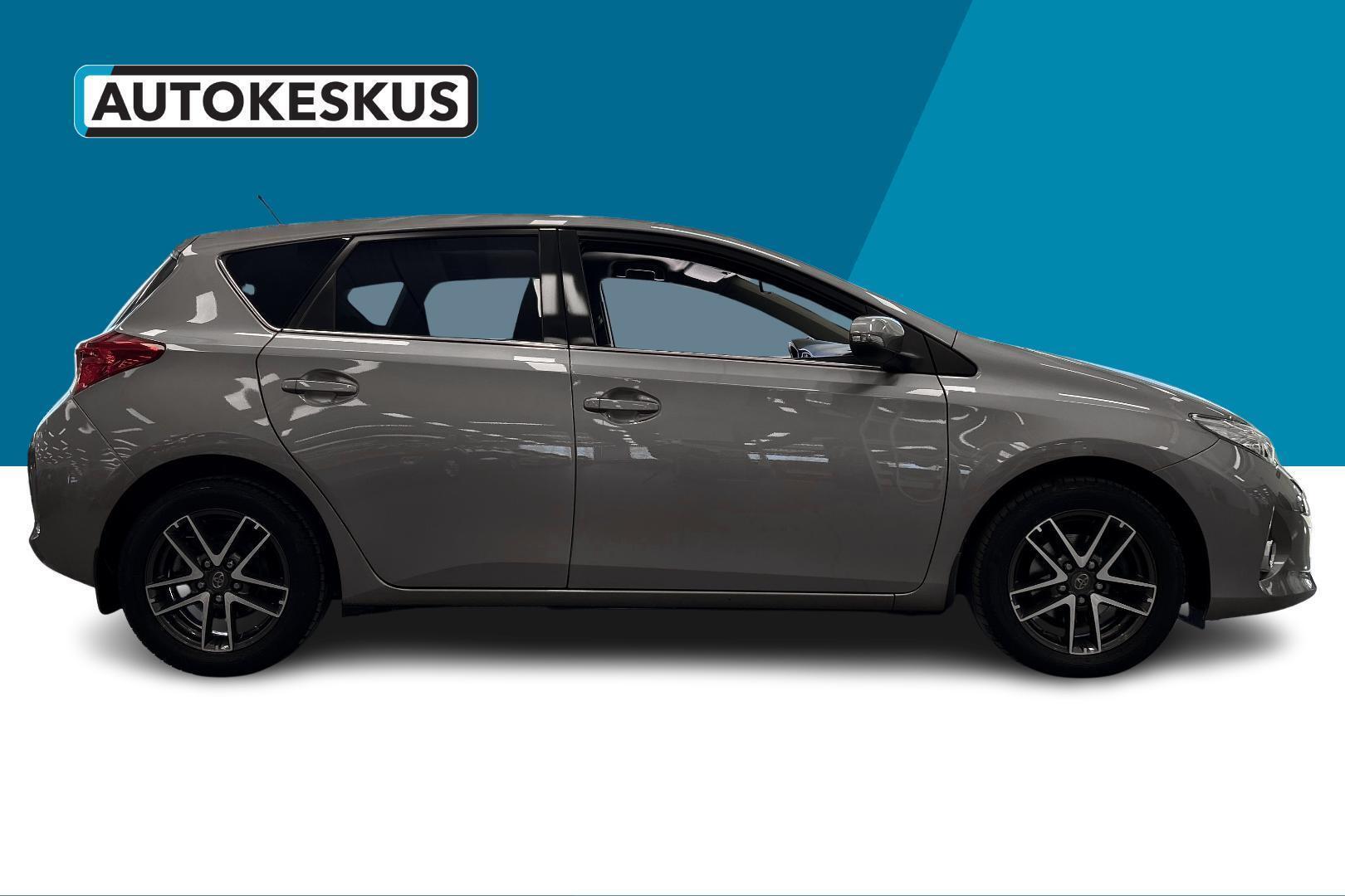 TOYOTA Auris 2015