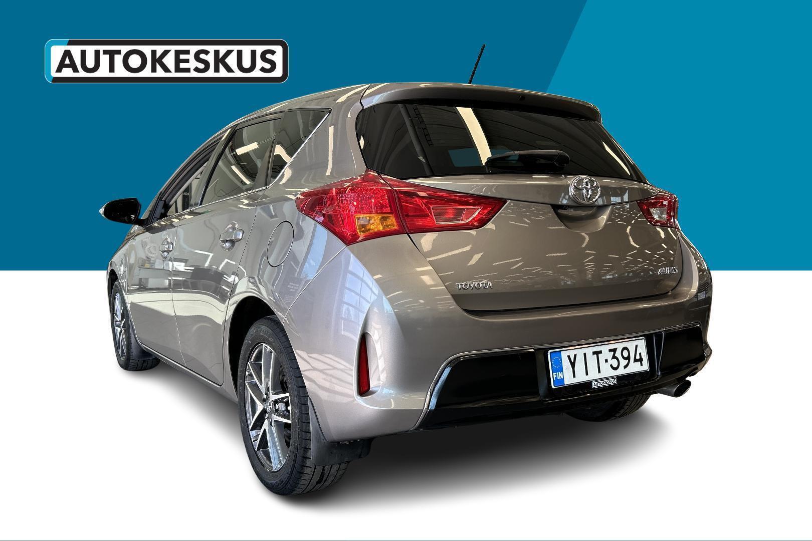 TOYOTA Auris 2015
