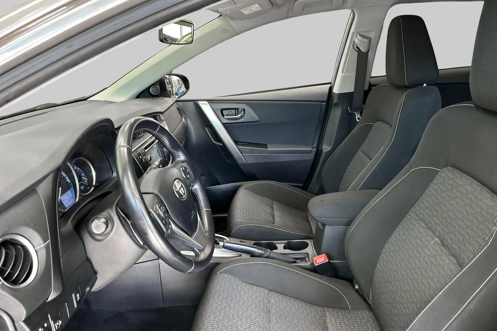 TOYOTA Auris 2015