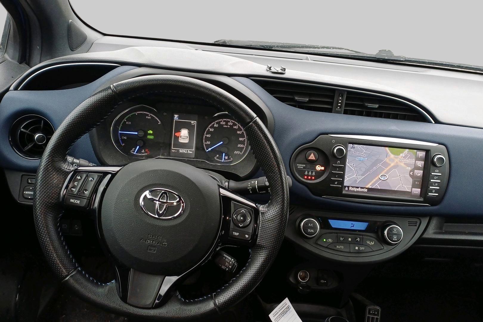 TOYOTA Yaris 2018