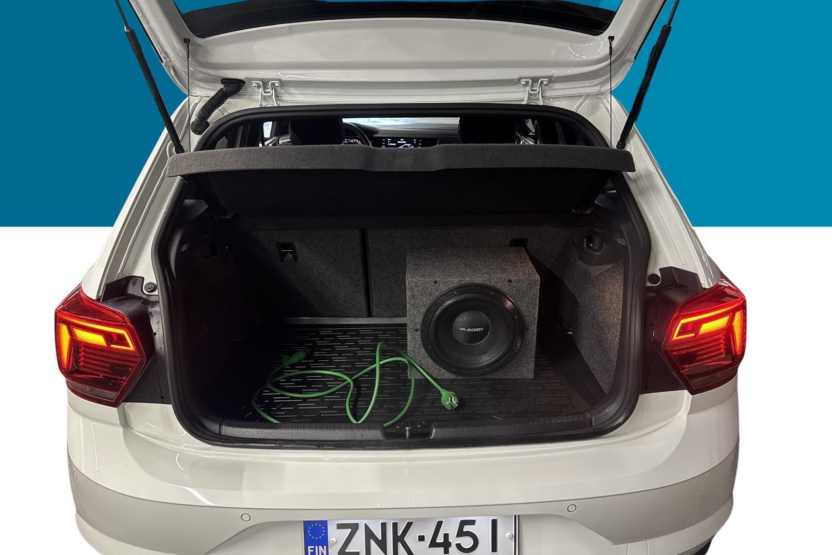 VOLKSWAGEN Polo 12