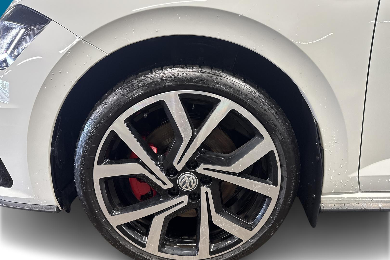 VOLKSWAGEN Polo 13