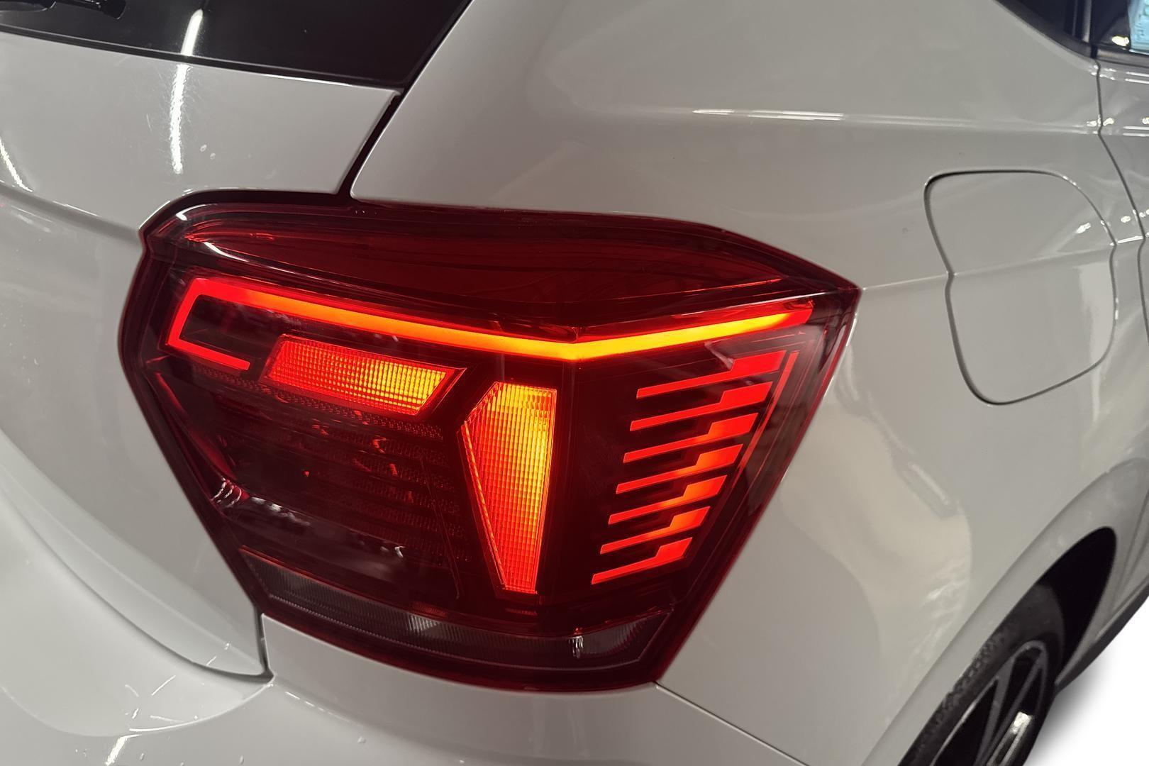 VOLKSWAGEN Polo 16