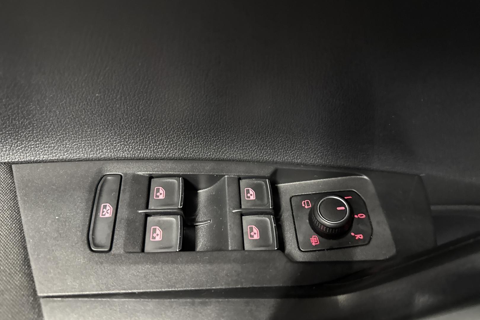 VOLKSWAGEN Polo 22