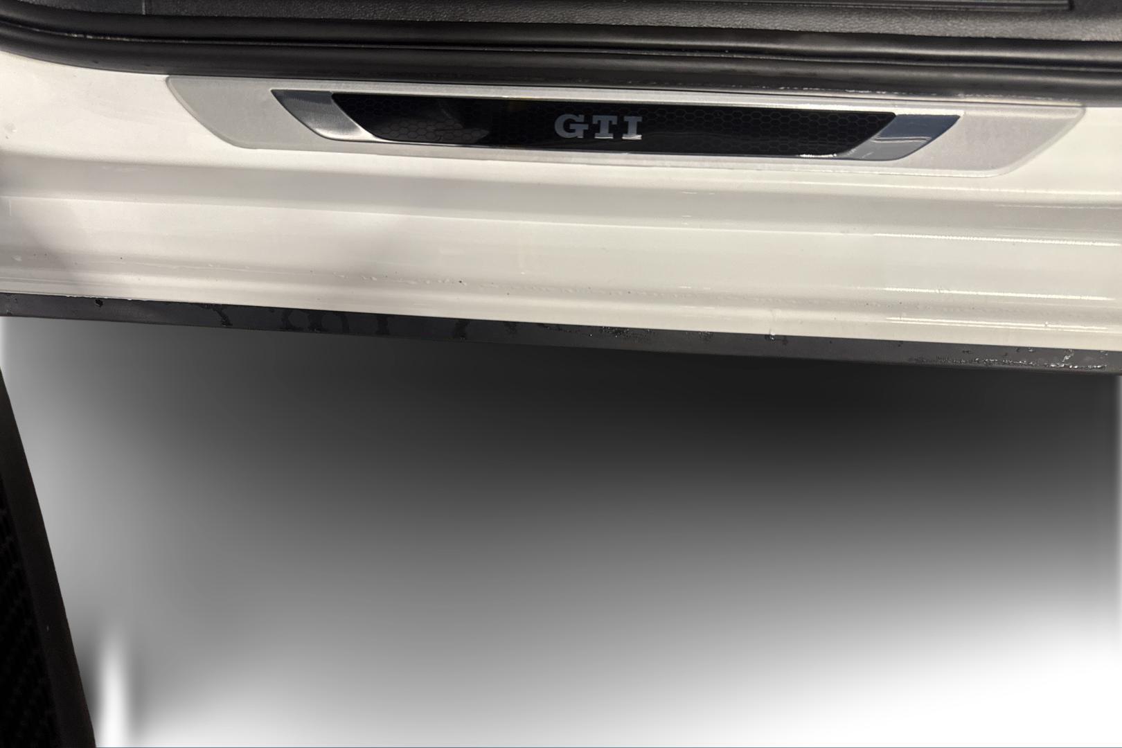VOLKSWAGEN Polo 24