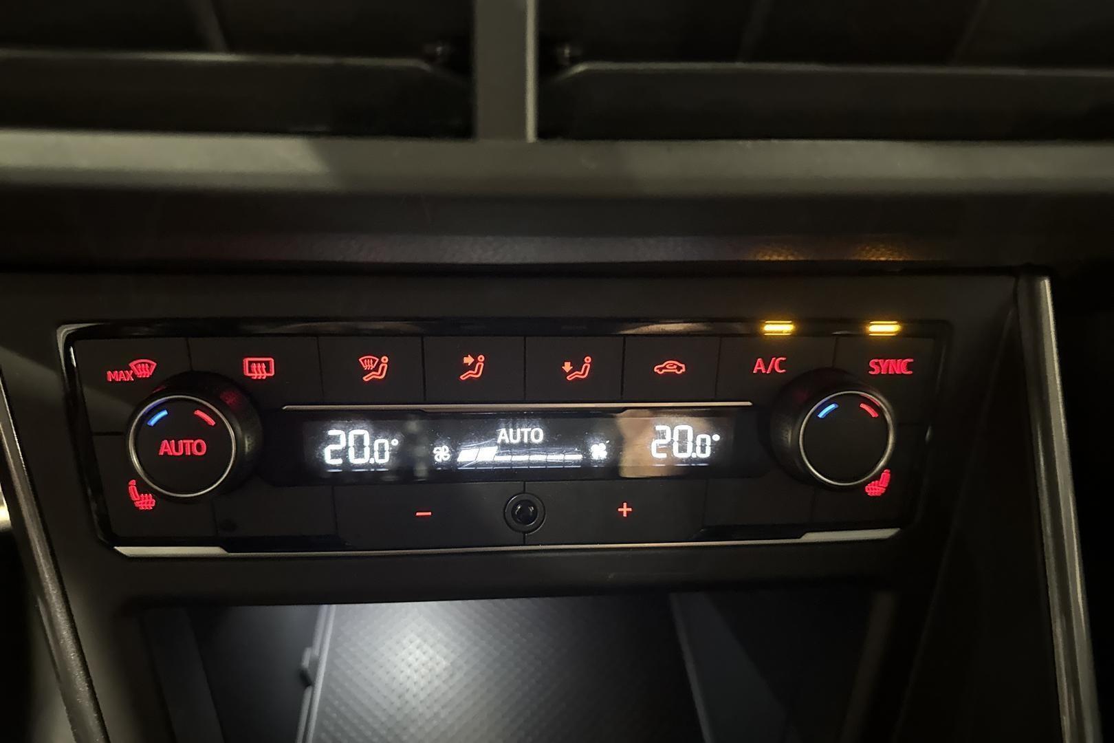 VOLKSWAGEN Polo 29