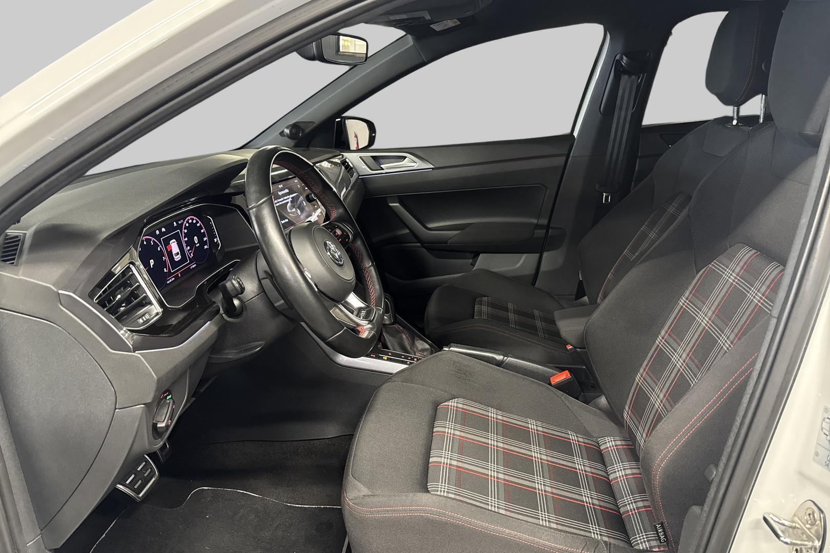 VOLKSWAGEN Polo 9