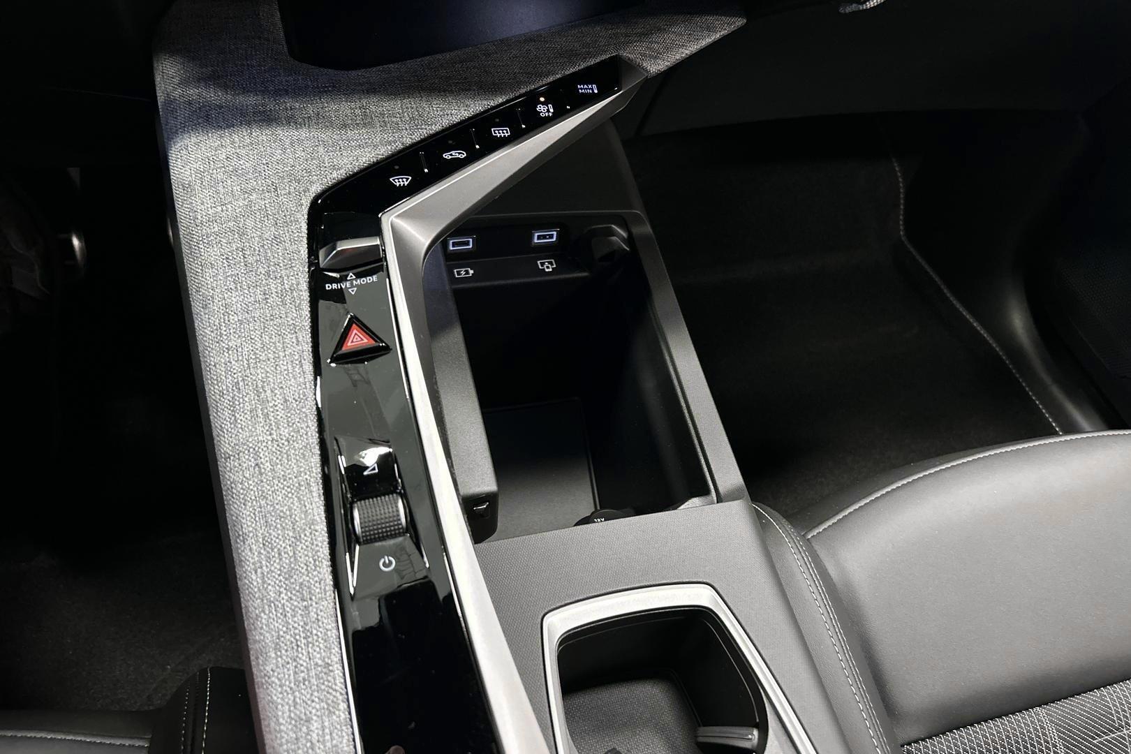 PEUGEOT E-3008 2026