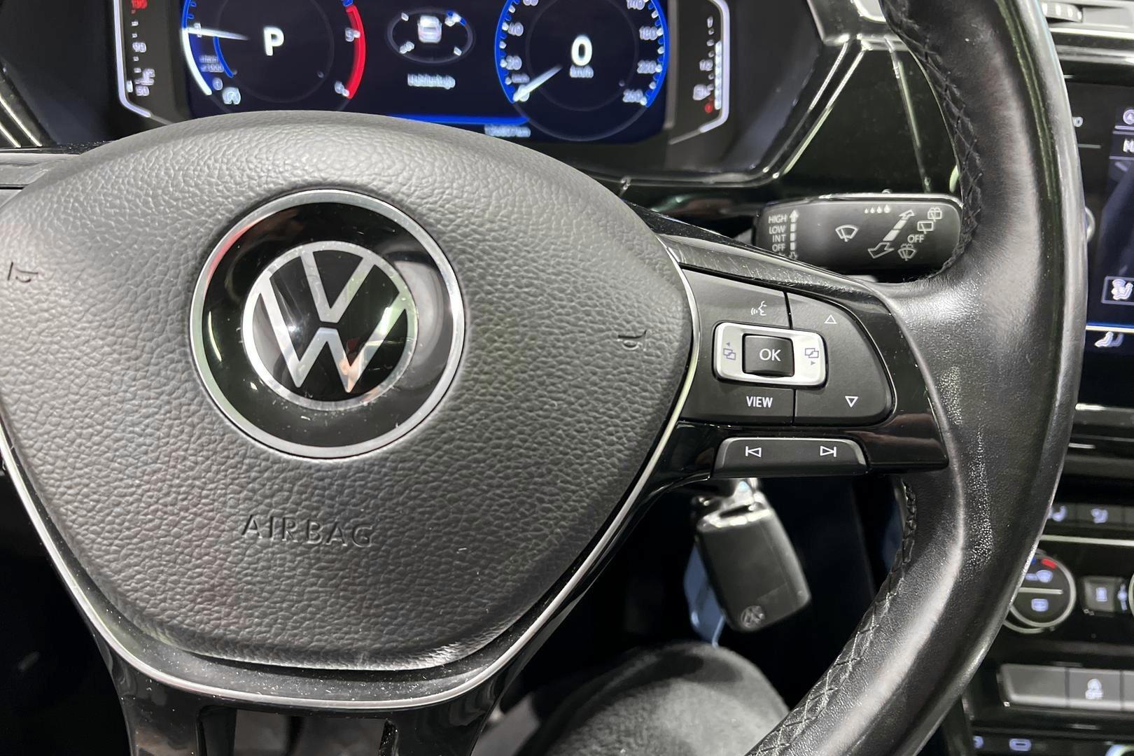 VOLKSWAGEN Touran 2022