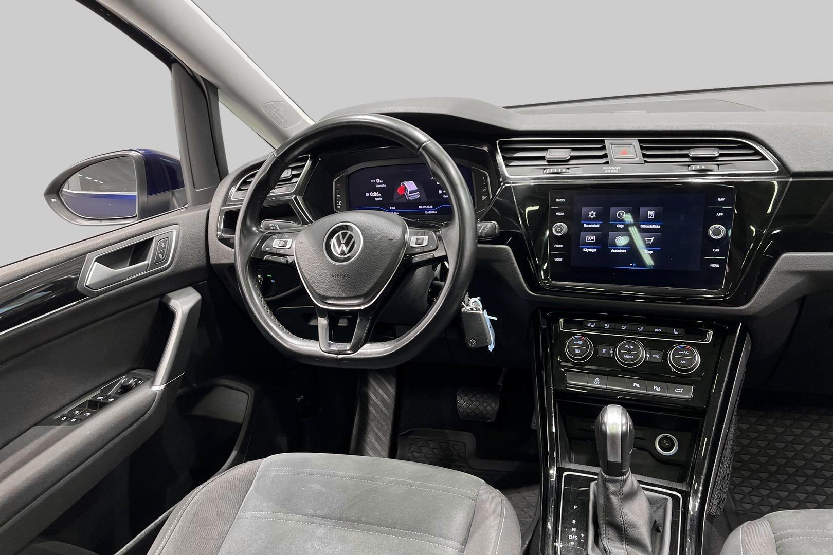 VOLKSWAGEN Touran 2022
