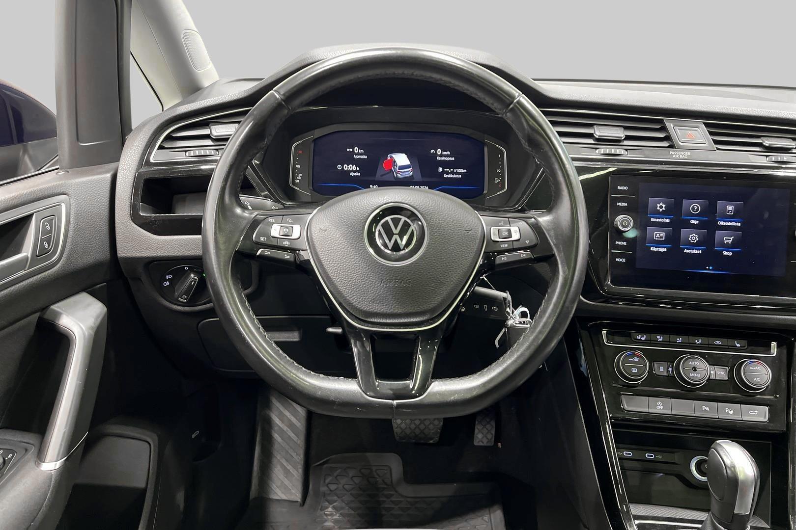 VOLKSWAGEN Touran 2022