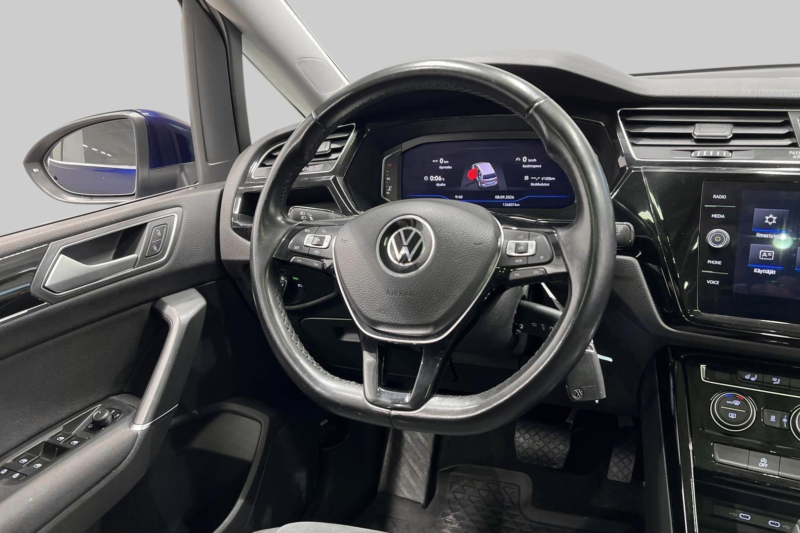 VOLKSWAGEN Touran 2022