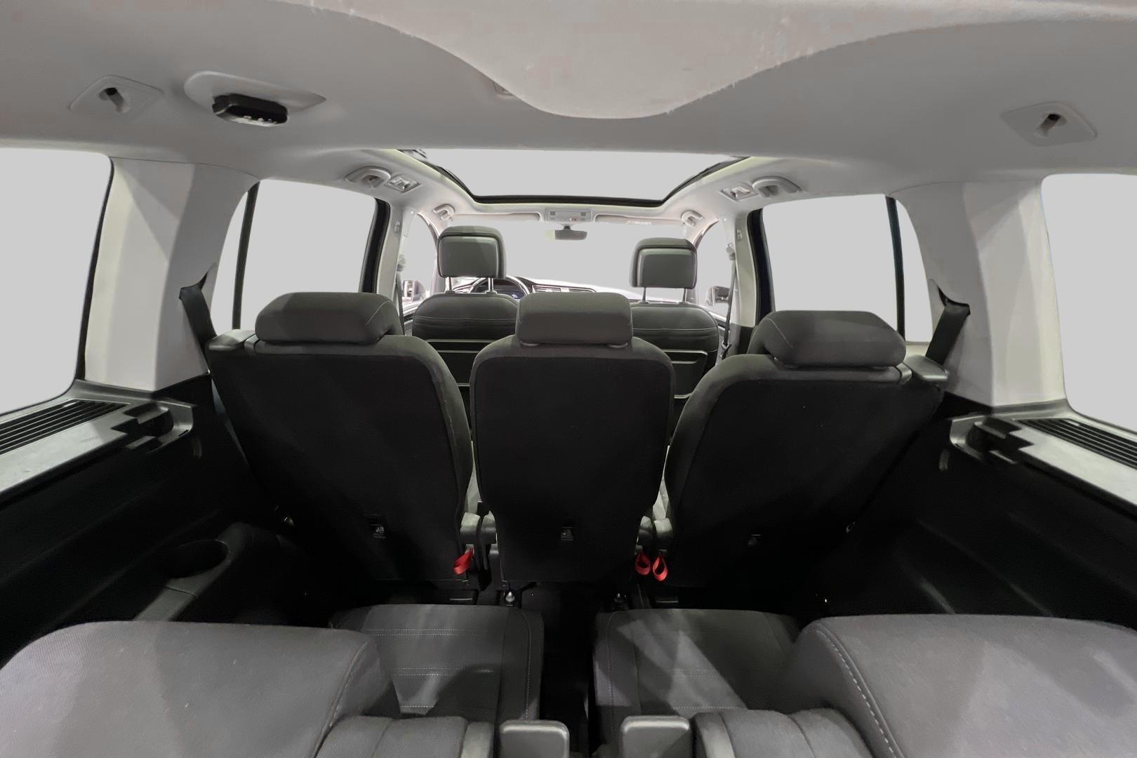 VOLKSWAGEN Touran 2022