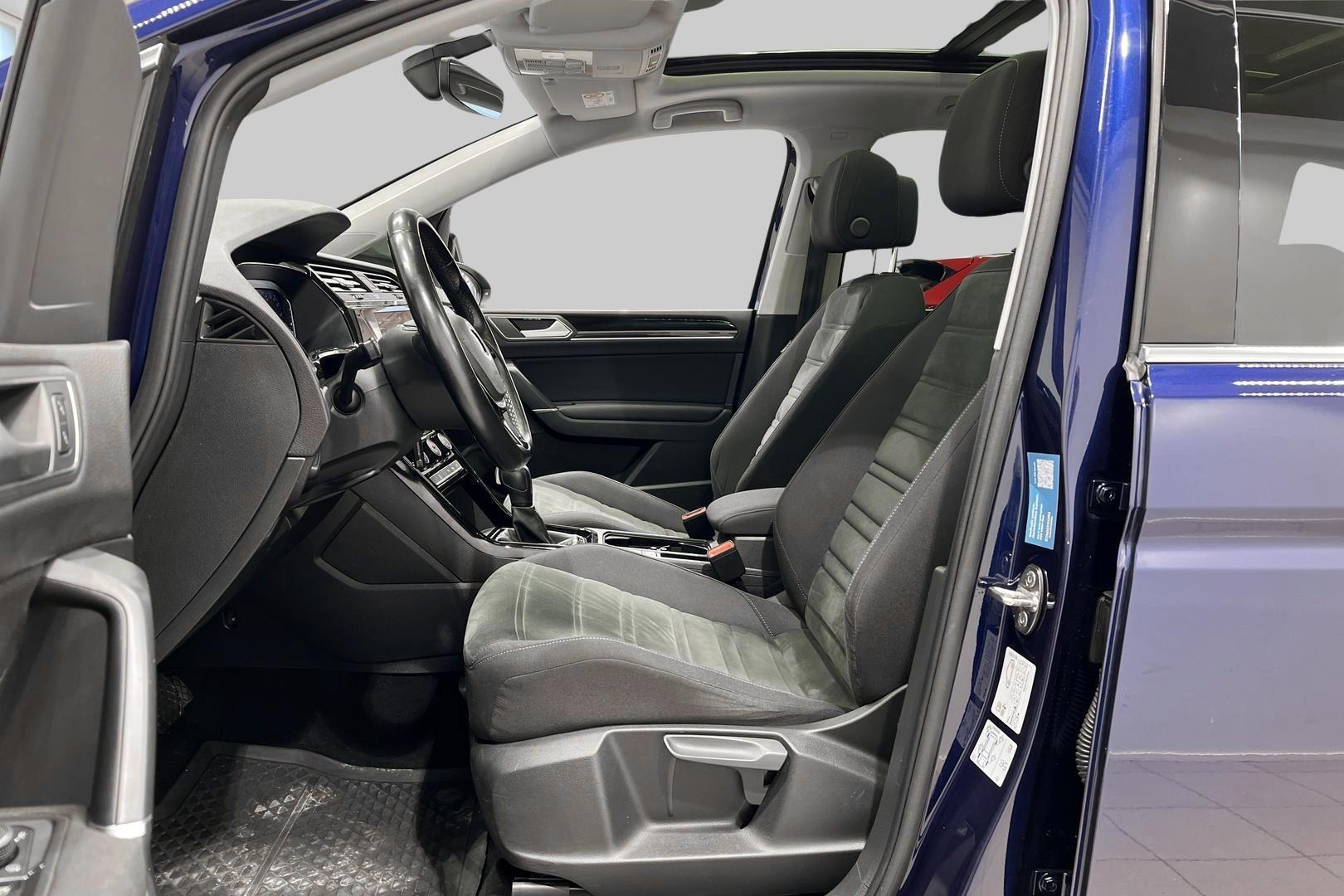 VOLKSWAGEN Touran 2022