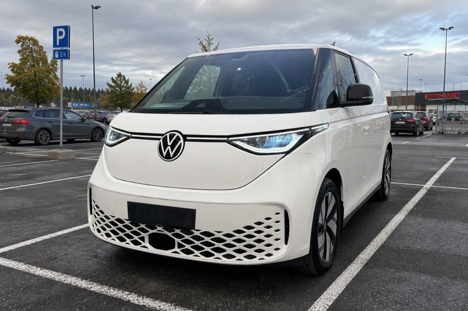 VOLKSWAGEN ID. BUZZ CARGO 1