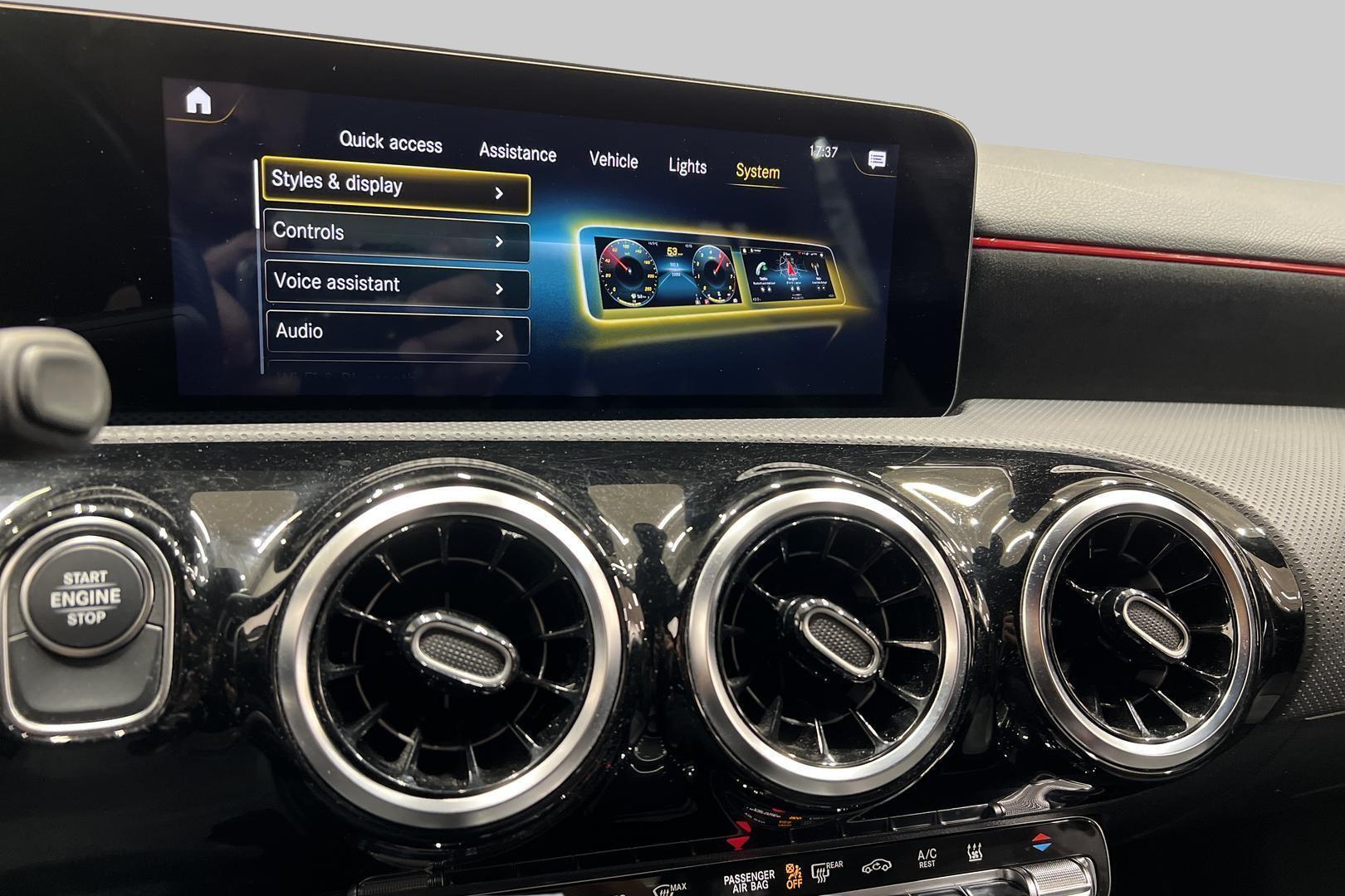MERCEDES-BENZ A 2021