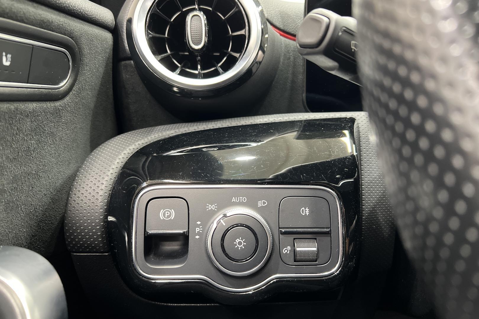 MERCEDES-BENZ A 2021