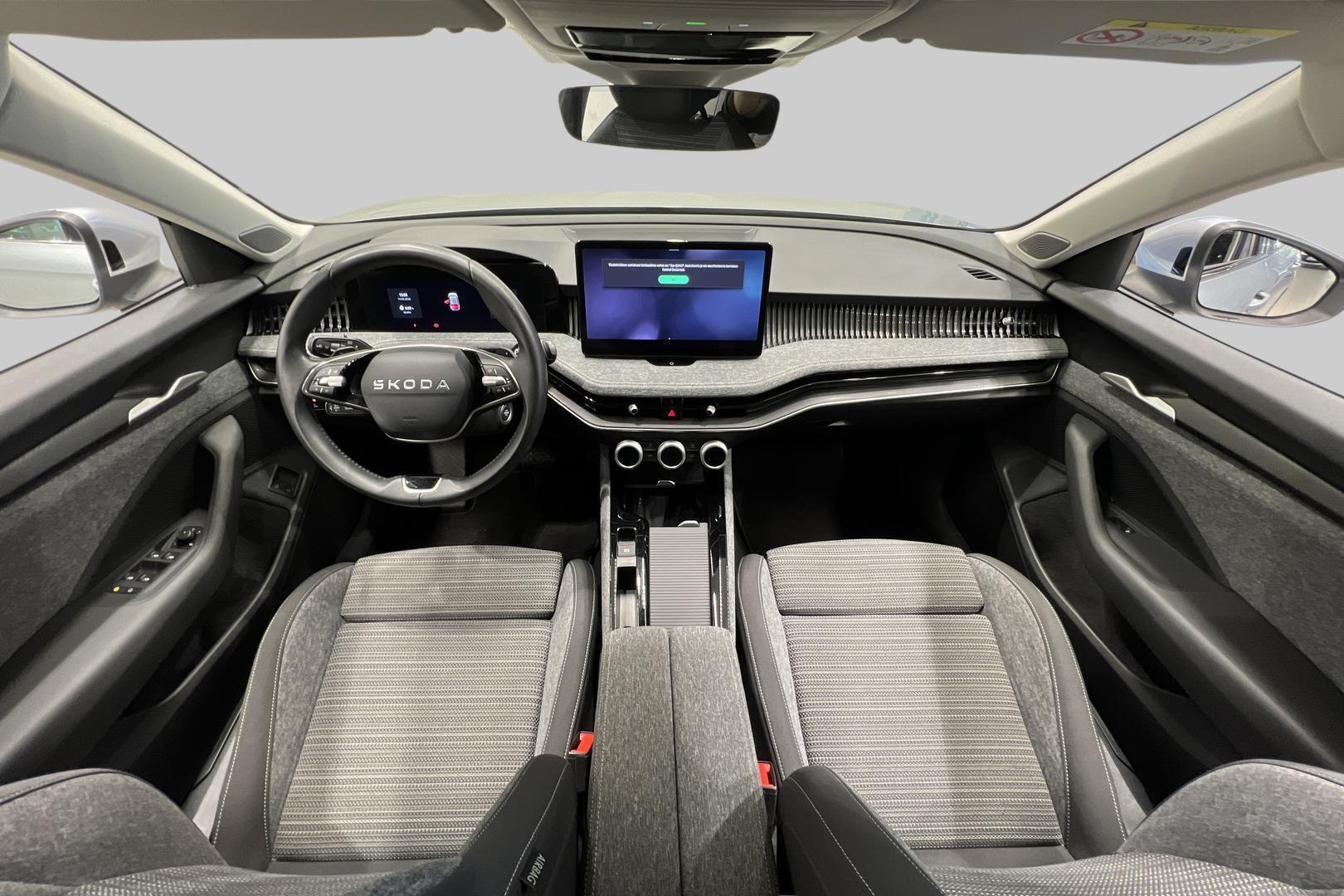 SKODA Superb 2025