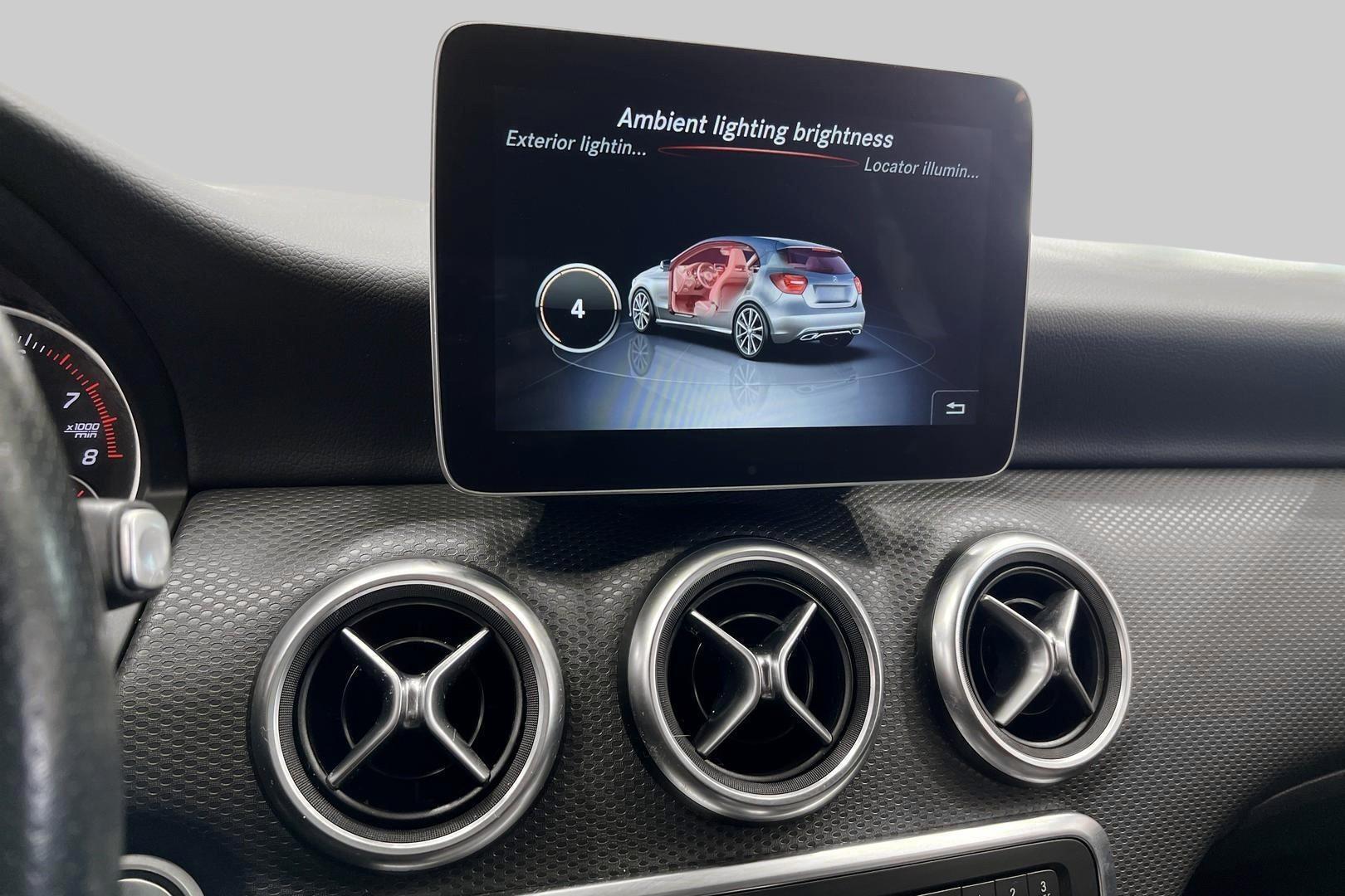 MERCEDES-BENZ A 2018