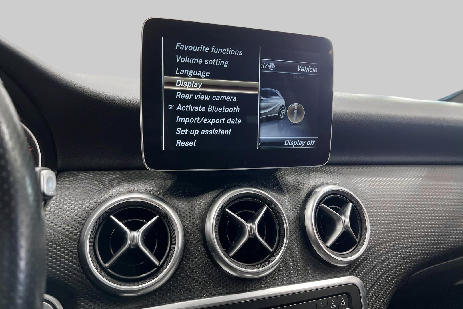 MERCEDES-BENZ A 2018