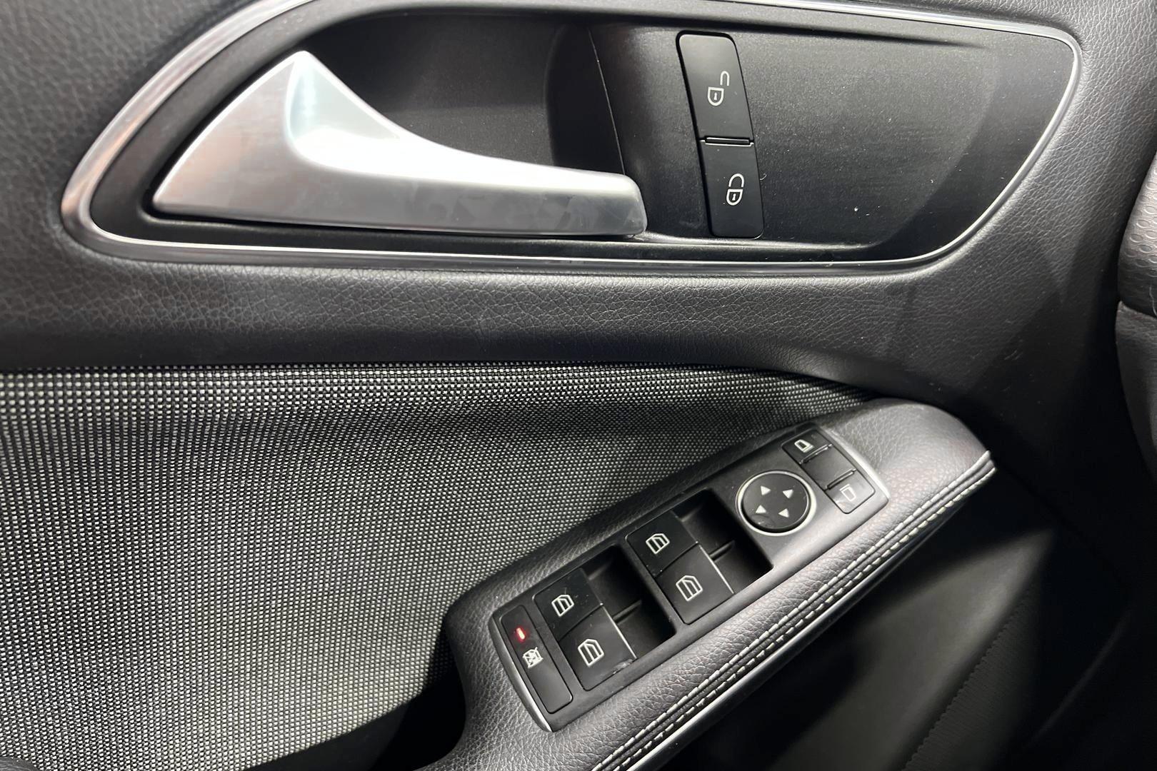 MERCEDES-BENZ A 2018