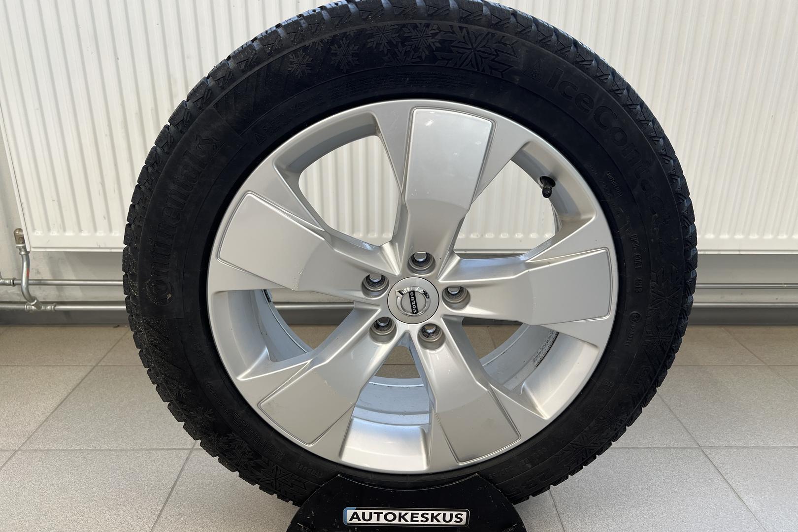 VOLVO XC40 2019