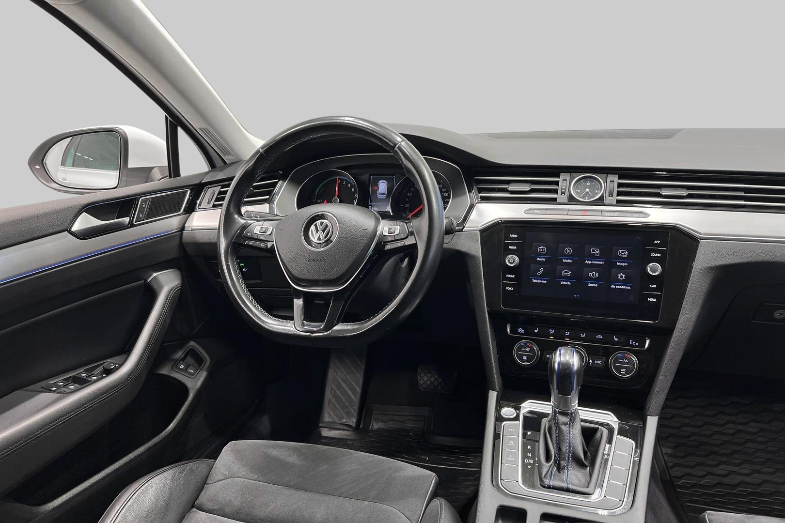 VOLKSWAGEN Passat 2018