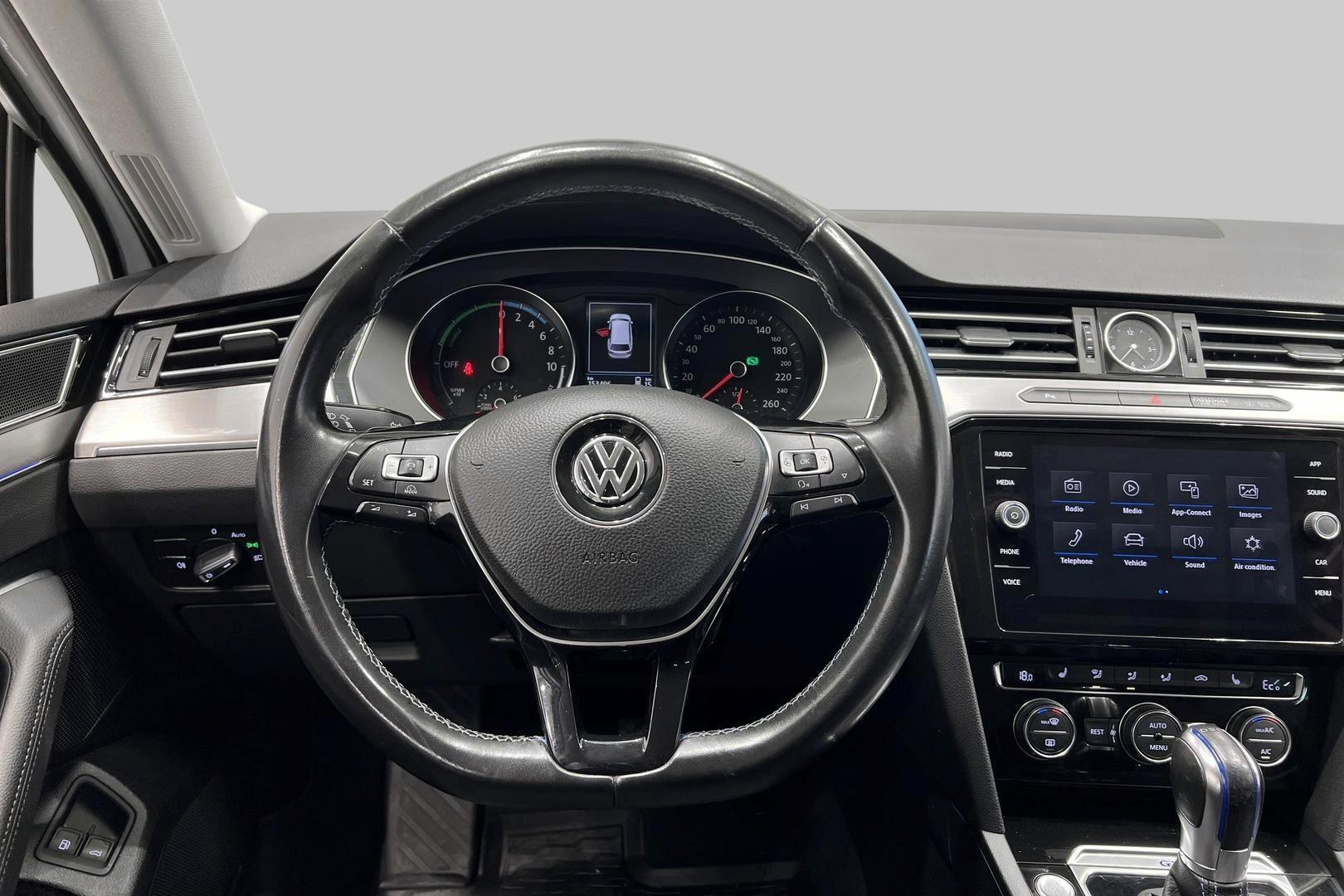 VOLKSWAGEN Passat 2018
