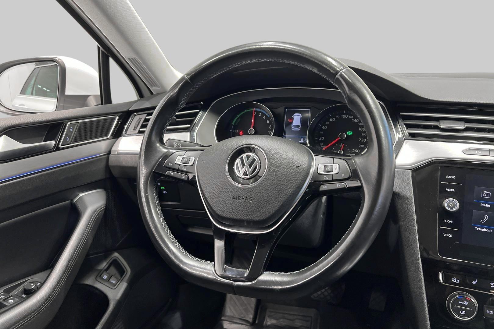 VOLKSWAGEN Passat 2018