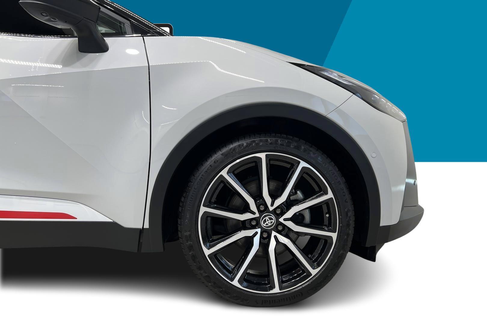 TOYOTA C-HR 13