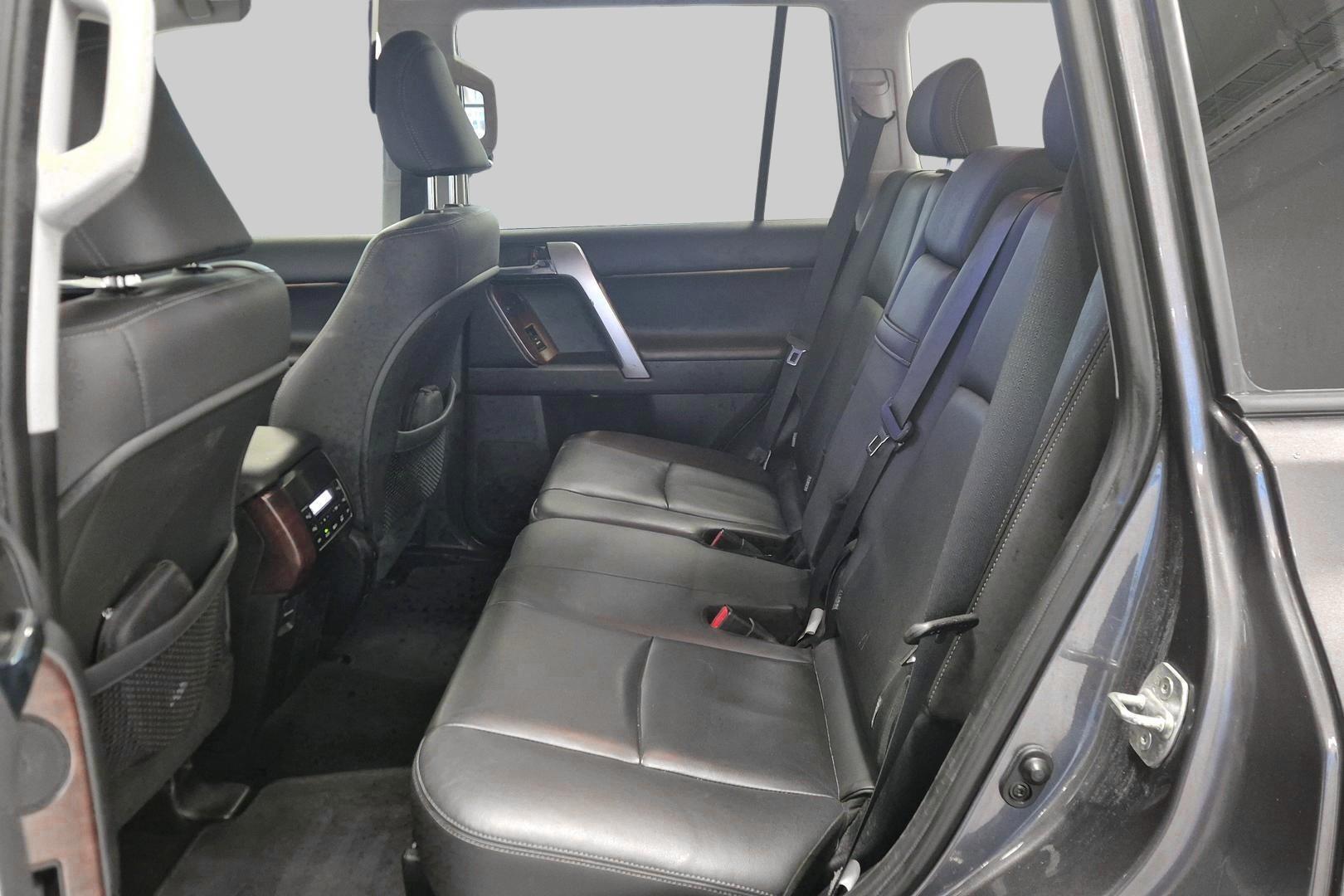 TOYOTA Land Cruiser 10