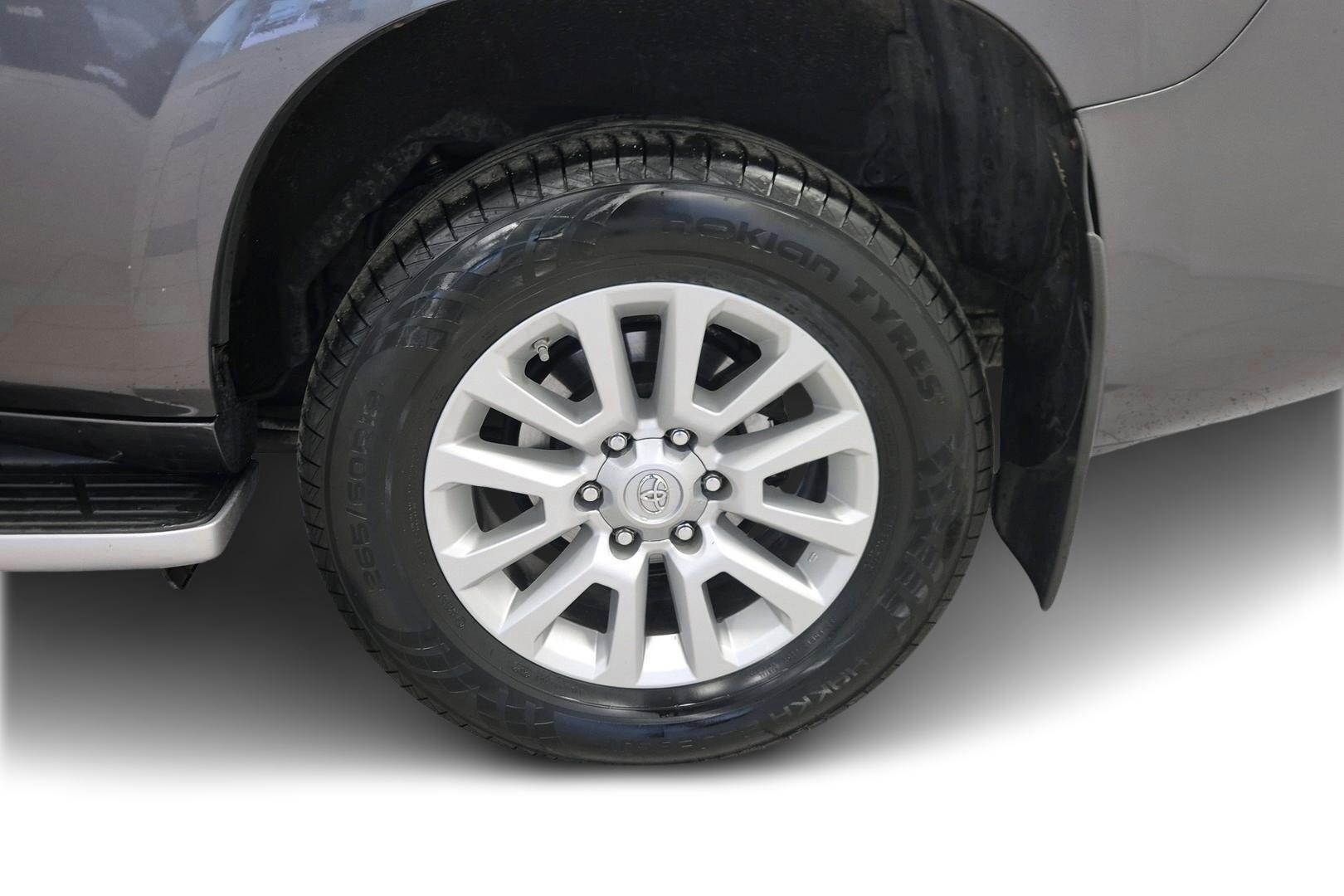 TOYOTA Land Cruiser 13
