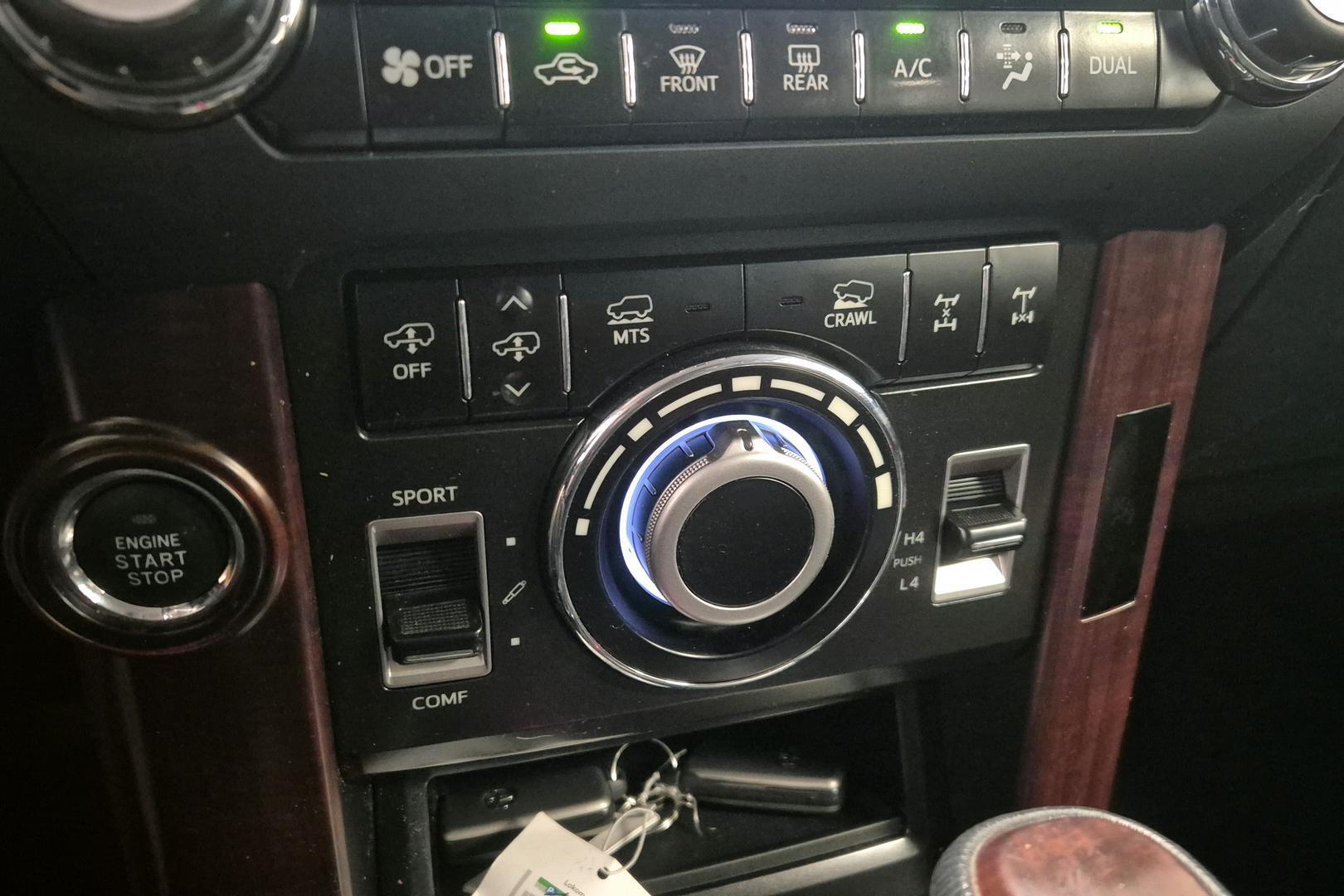 TOYOTA Land Cruiser 17