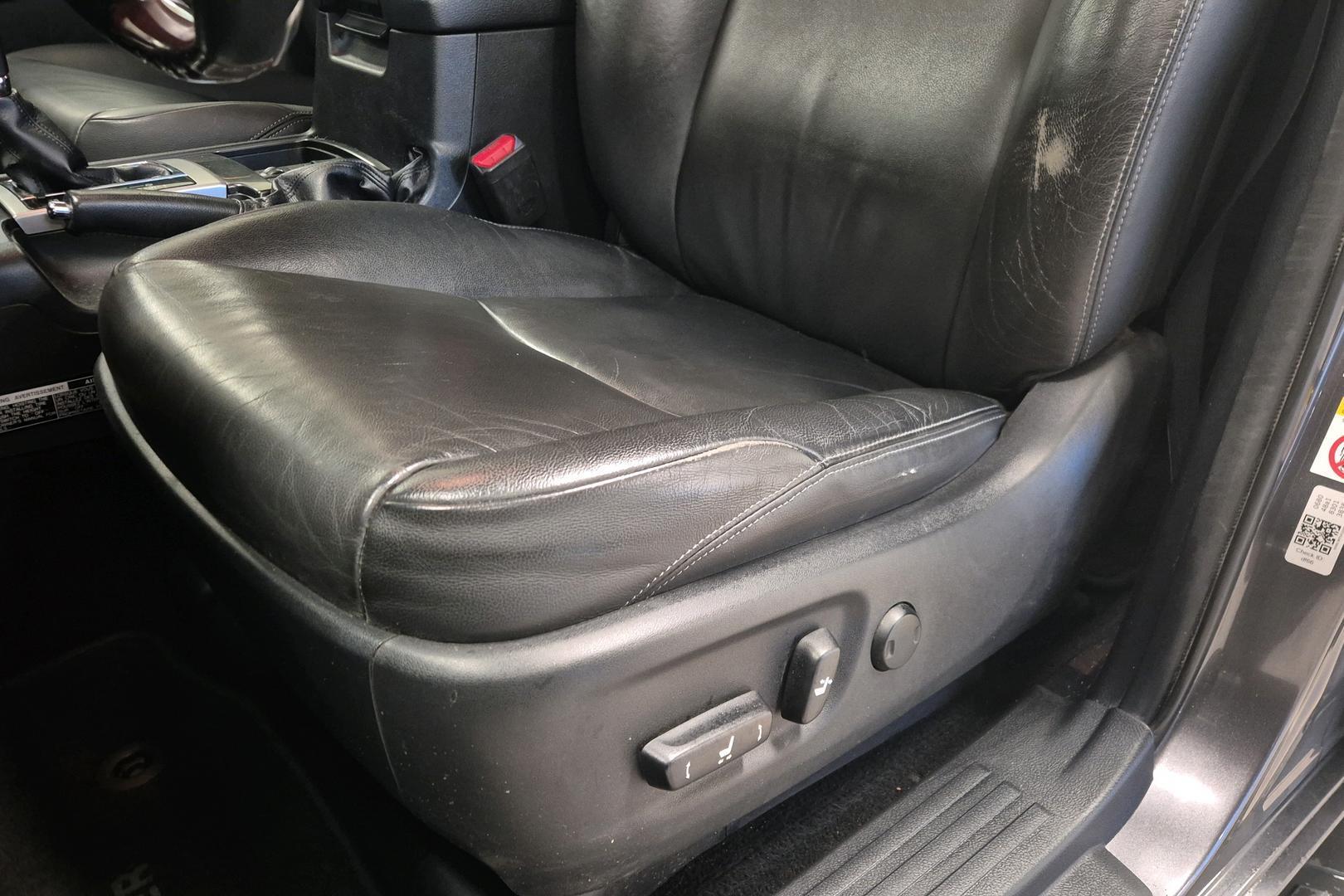 TOYOTA Land Cruiser 23