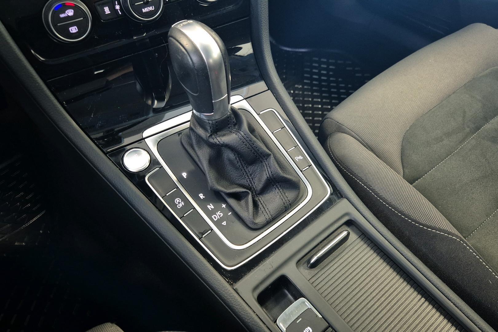VOLKSWAGEN Golf 2019