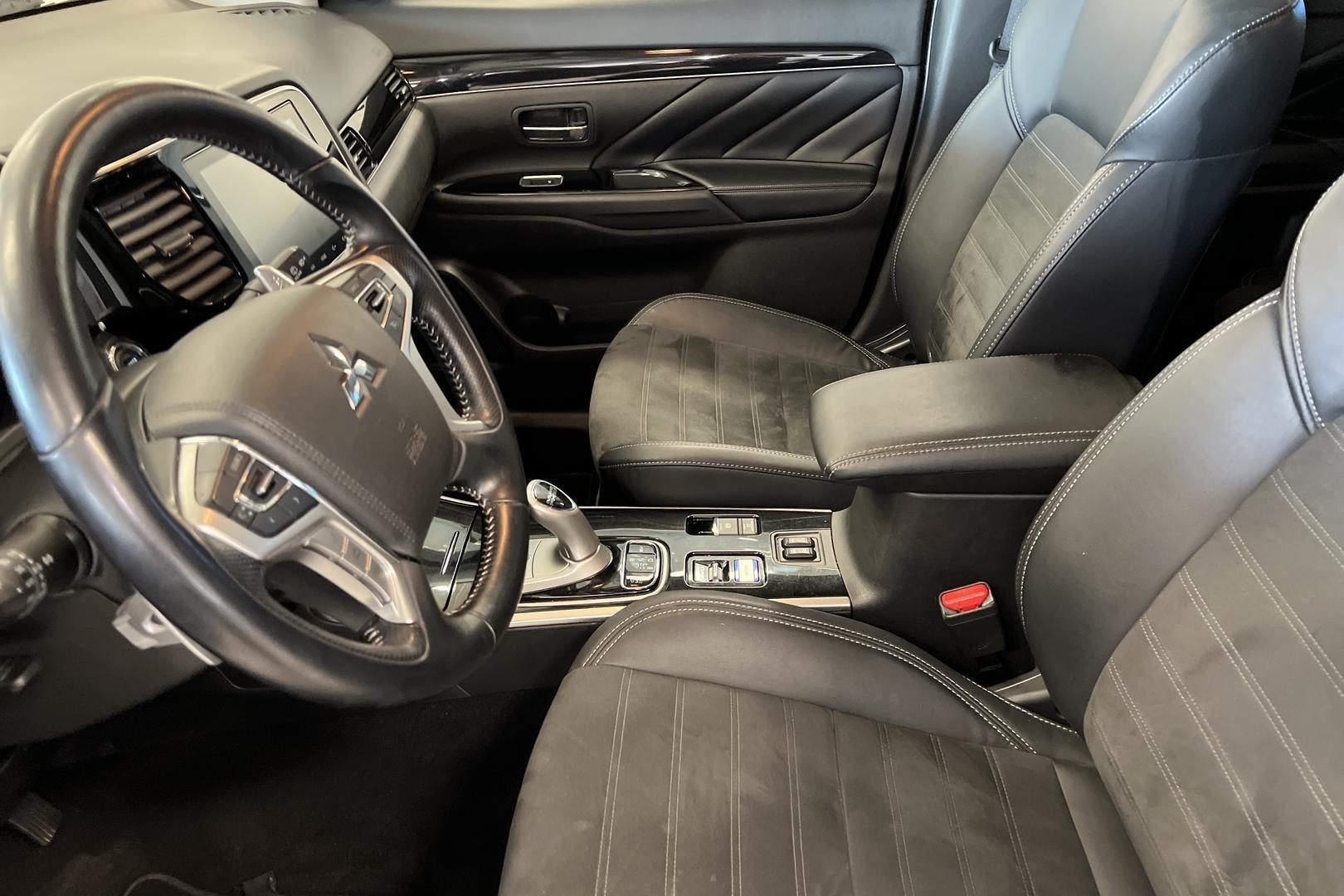 MITSUBISHI Outlander PHEV 2020