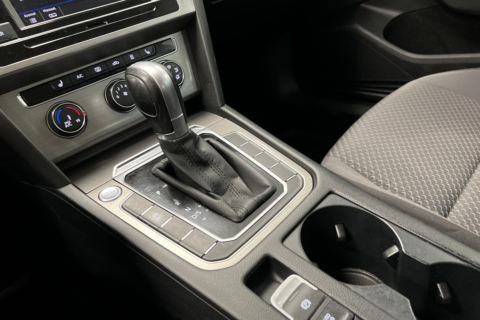 VOLKSWAGEN Passat 2018