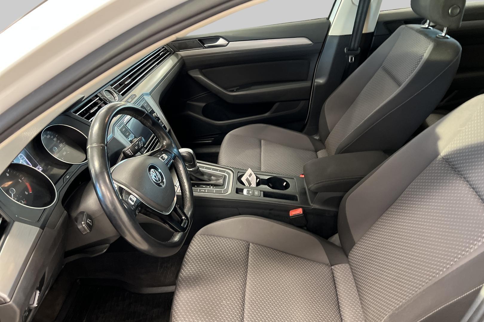 VOLKSWAGEN Passat 2018