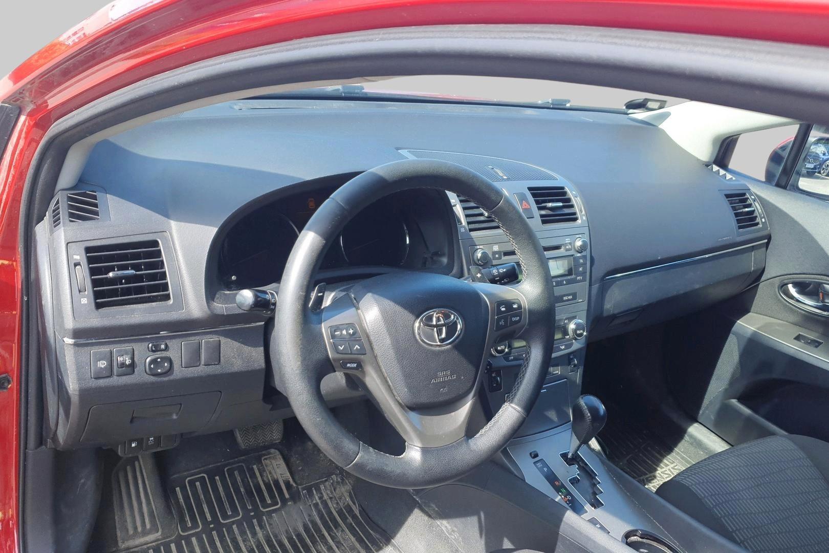TOYOTA Avensis 2011
