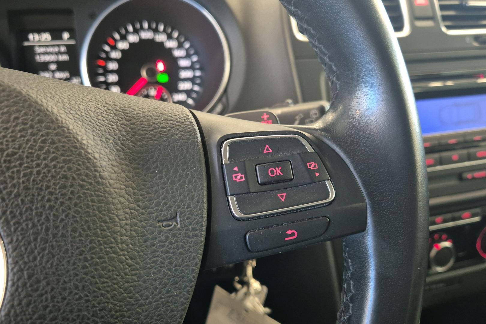 VOLKSWAGEN Golf 2012