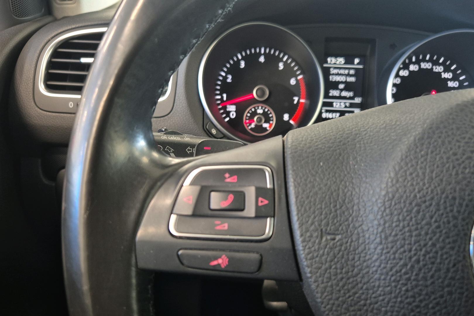 VOLKSWAGEN Golf 2012