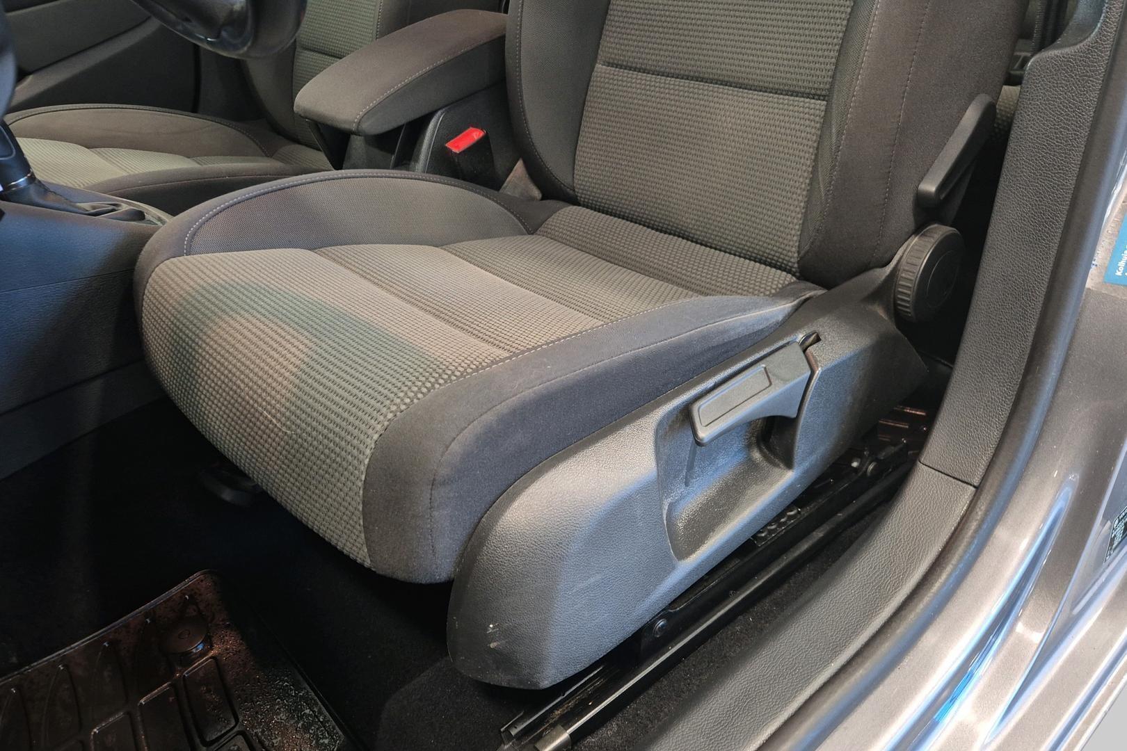VOLKSWAGEN Golf 2012